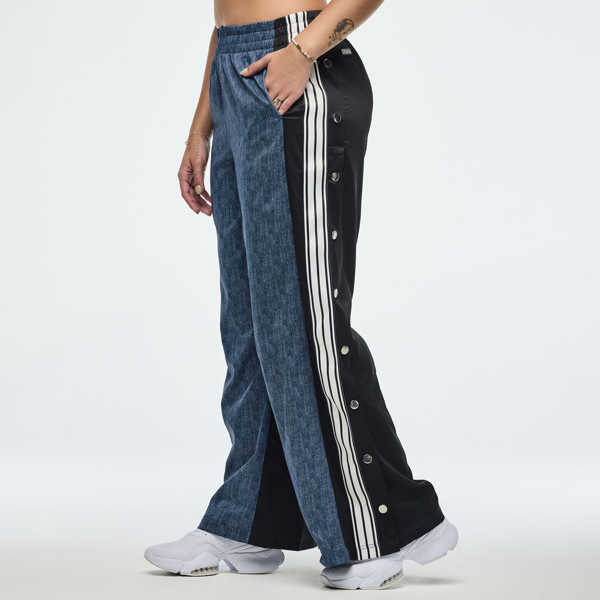 ZW Wide Leg Pants With Side Snap Placket – Zumba Shop SEA